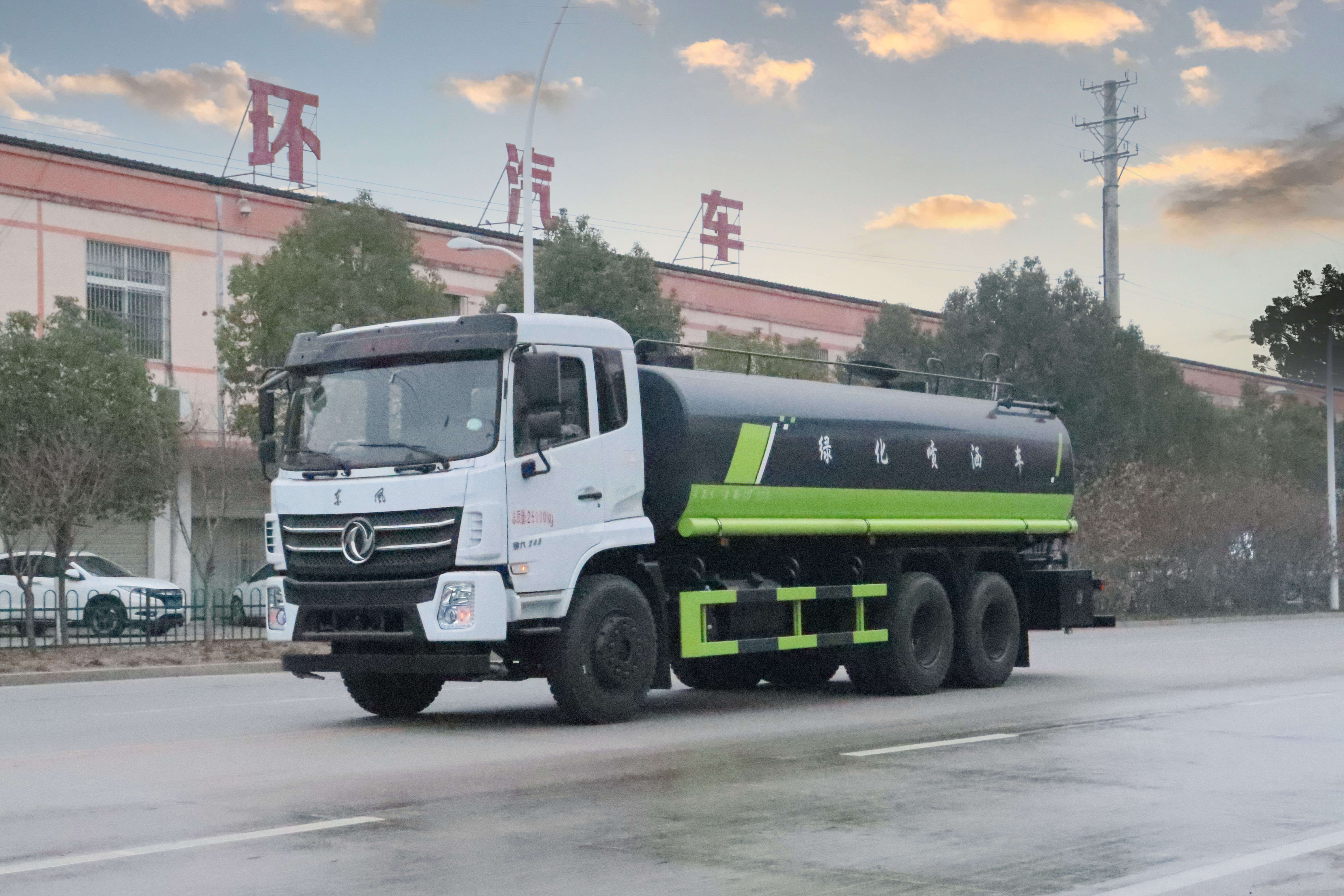 國(guó)六20立方東風(fēng)專(zhuān)底后雙橋 灑水車(chē)